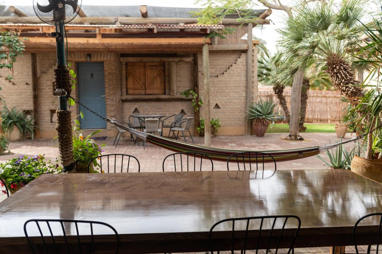 Desert Routes Inn Shvilim Ba Midbar Hazeva Buitenkant foto