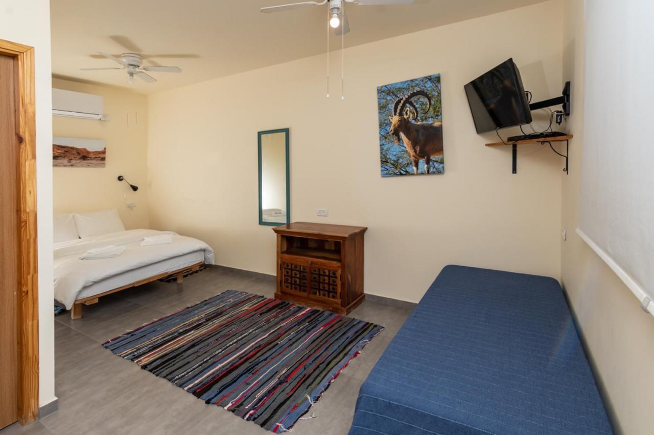 Desert Routes Inn Shvilim Ba Midbar Hazeva Buitenkant foto