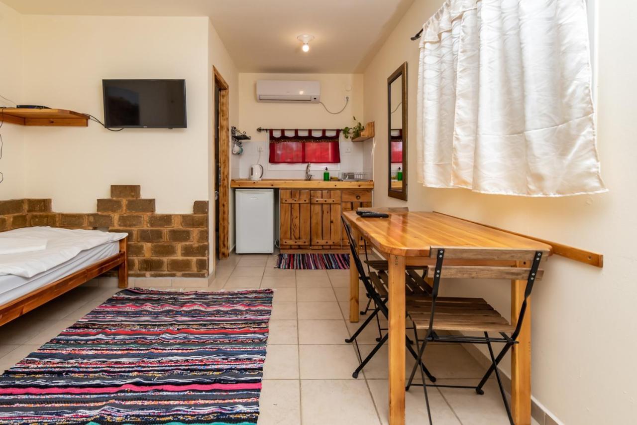 Desert Routes Inn Shvilim Ba Midbar Hazeva Buitenkant foto