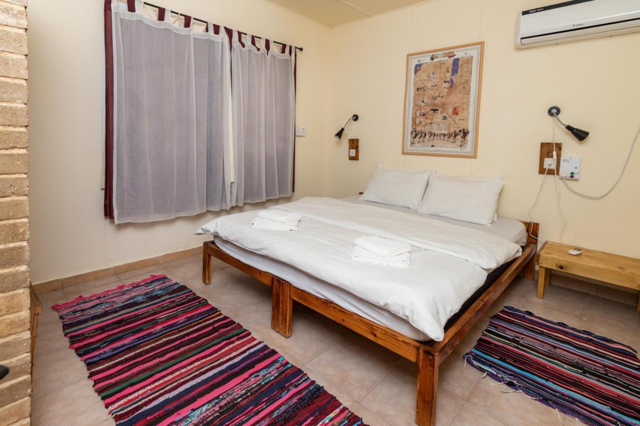 Desert Routes Inn Shvilim Ba Midbar Hazeva Buitenkant foto