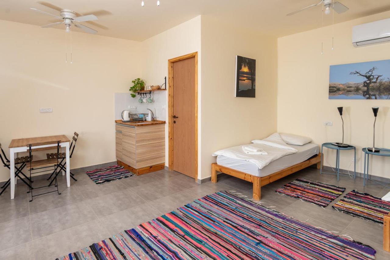 Desert Routes Inn Shvilim Ba Midbar Hazeva Buitenkant foto