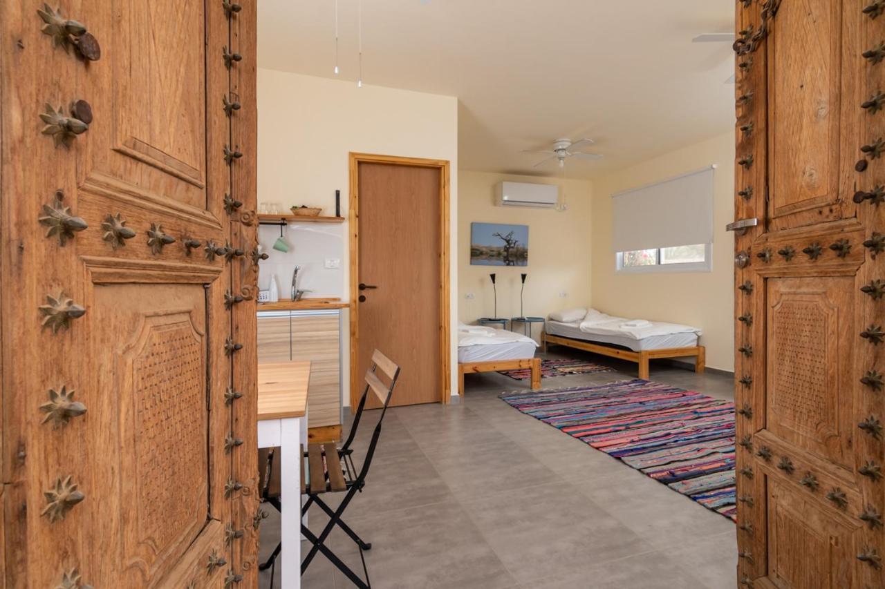 Desert Routes Inn Shvilim Ba Midbar Hazeva Buitenkant foto